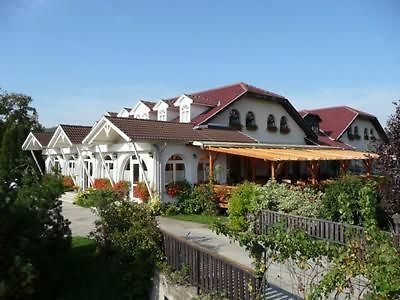 Sziget Hotel&Restaurant Tarján Extérieur photo